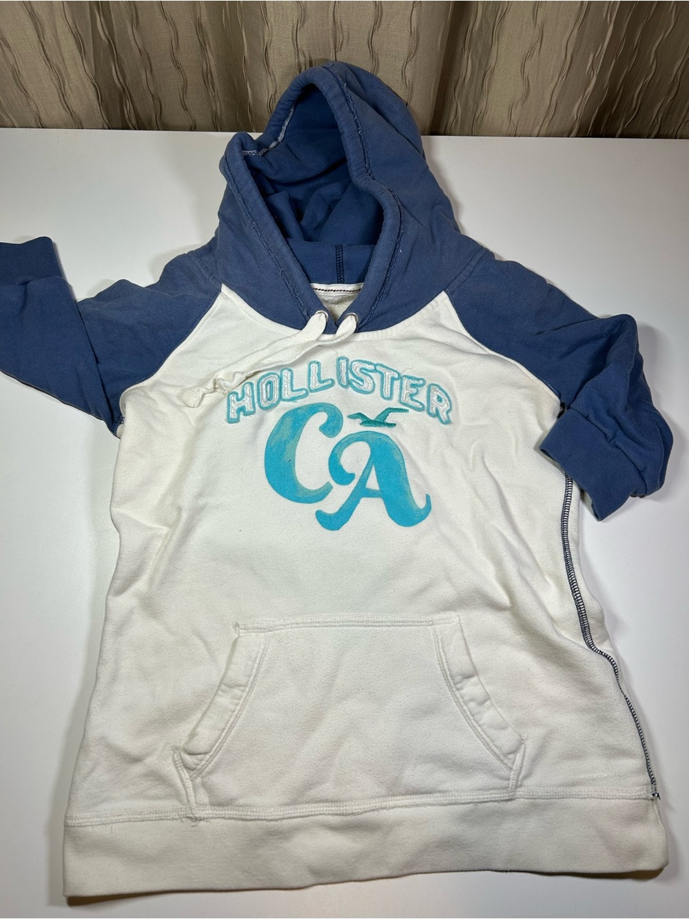 Hollister Women's Large L White Blue Short Sleeve Pocket Hoodie Aqua CA Logo